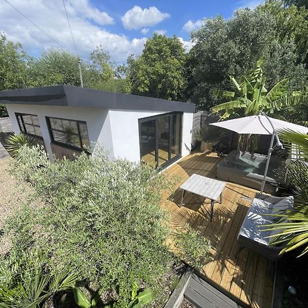 River Guest House With Jacuzzi Fire And Boat Hire Staines-upon-Thames Екстериор снимка