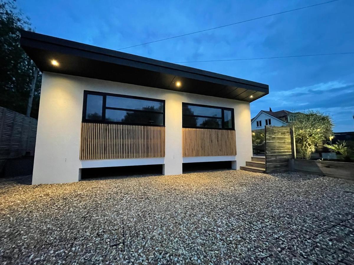River Guest House With Jacuzzi Fire And Boat Hire Staines-upon-Thames Екстериор снимка
