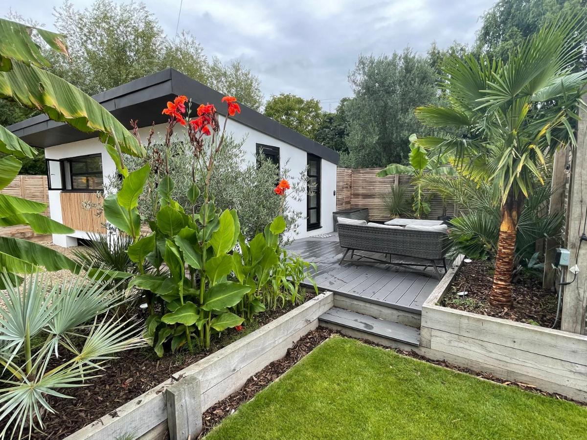 River Guest House With Jacuzzi Fire And Boat Hire Staines-upon-Thames Екстериор снимка