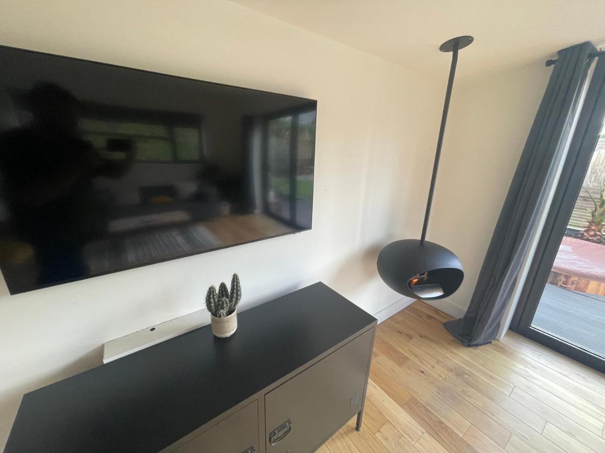 River Guest House With Jacuzzi Fire And Boat Hire Staines-upon-Thames Екстериор снимка