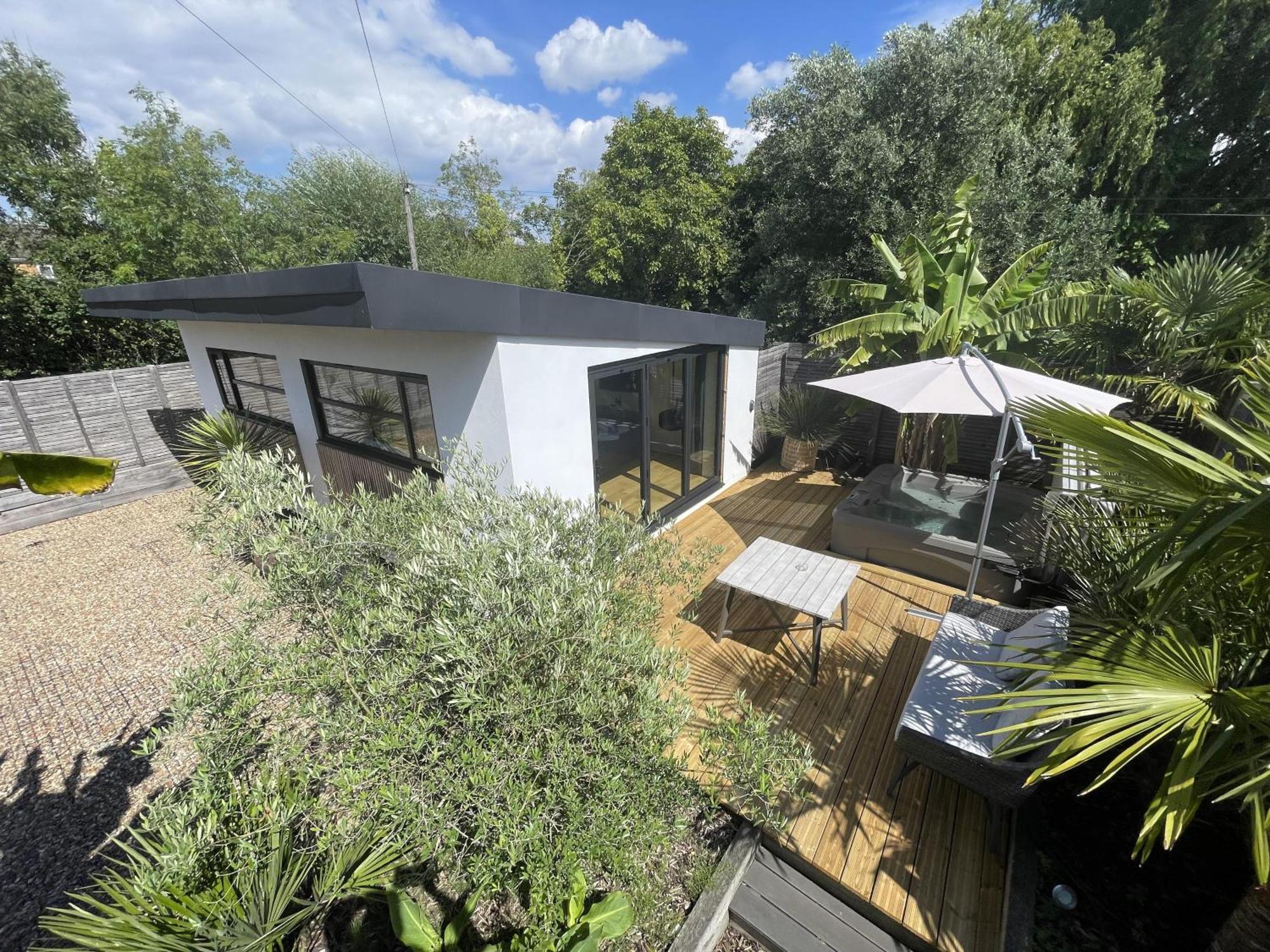 River Guest House With Jacuzzi Fire And Boat Hire Staines-upon-Thames Екстериор снимка