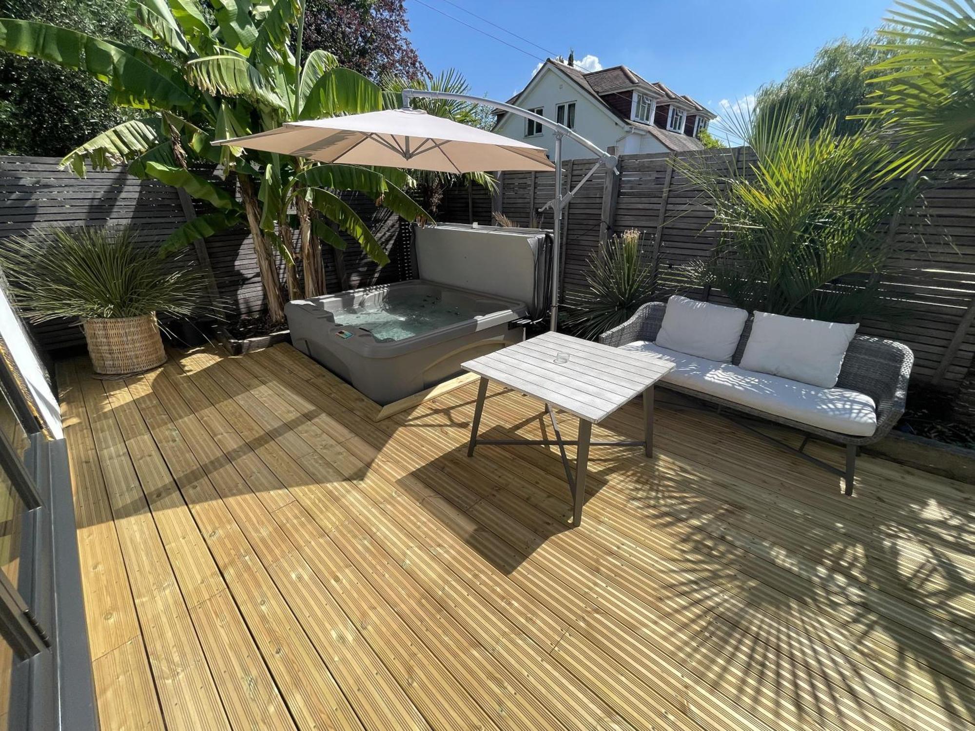 River Guest House With Jacuzzi Fire And Boat Hire Staines-upon-Thames Екстериор снимка