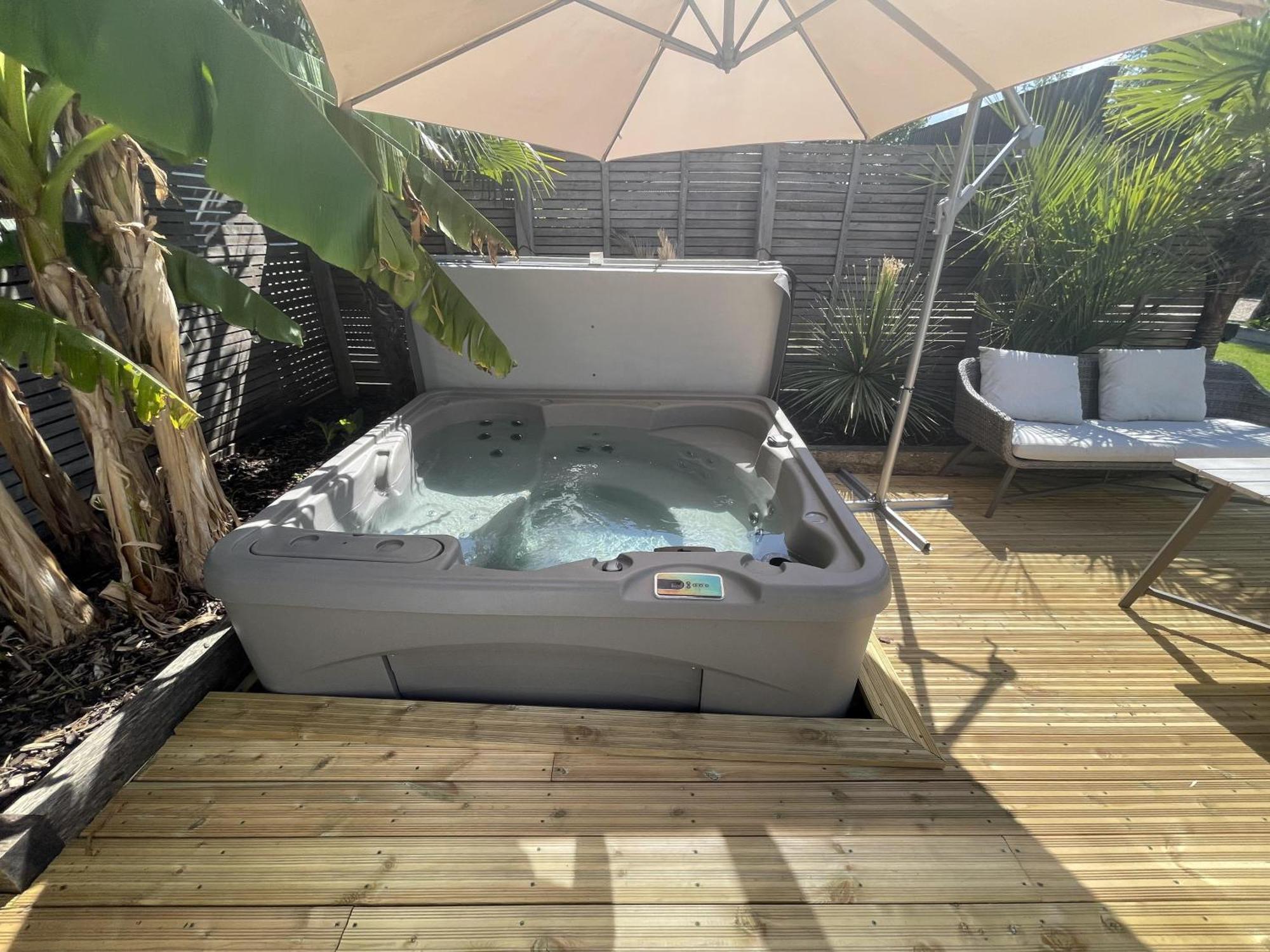 River Guest House With Jacuzzi Fire And Boat Hire Staines-upon-Thames Екстериор снимка